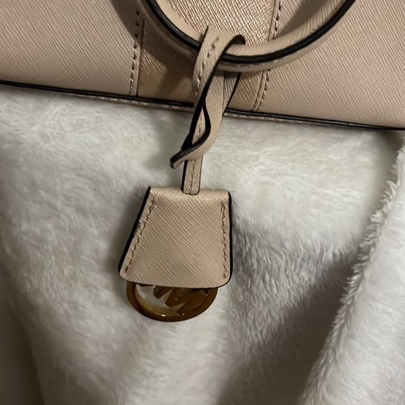 Michael Kors, small handbag, keychain, zipper pocket inside - Picture 3 of 12